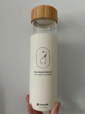 #SIPANDTHRIVE White Glass Water Bottle with Bamboo Lid